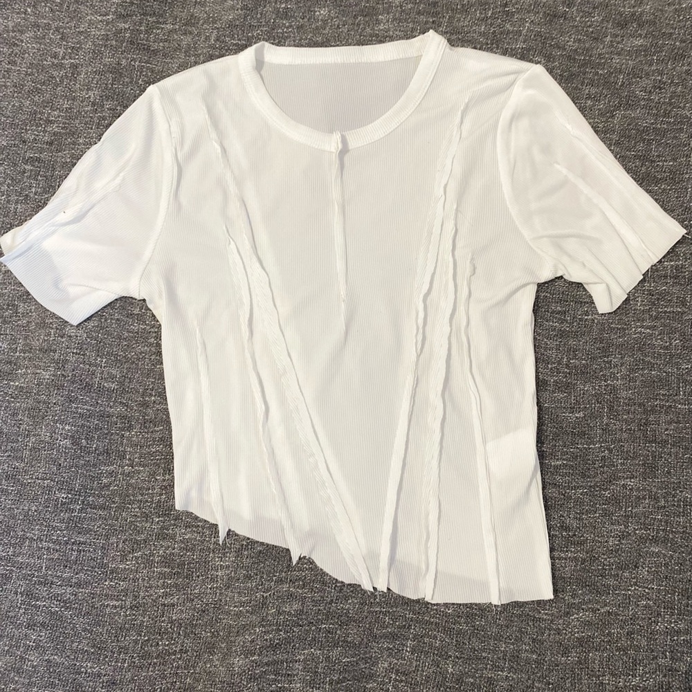 White crop tee 🤍
